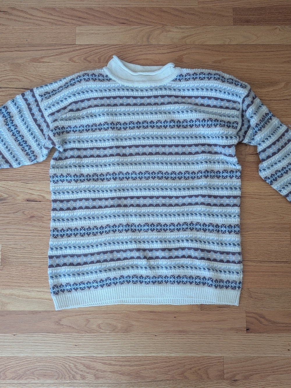 Carolyn Taylor Size L Cream Crewneck Sweater with Brown and Light Blue Stripes